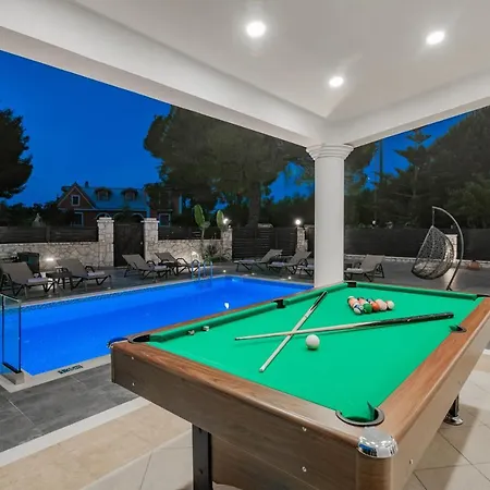 Luxury Vanato&pool * Koukounariá