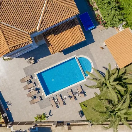 Luxury Vanato & Pool Koukounariá