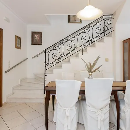 Luxury Vanato & Pool Villa *