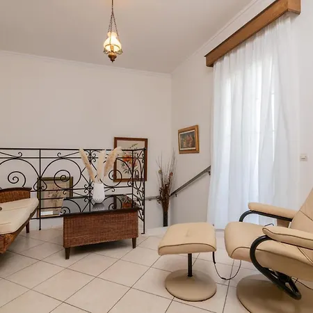 Luxury Vanato & Pool Villa