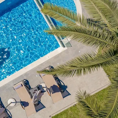 Luxury Vanato & Pool *