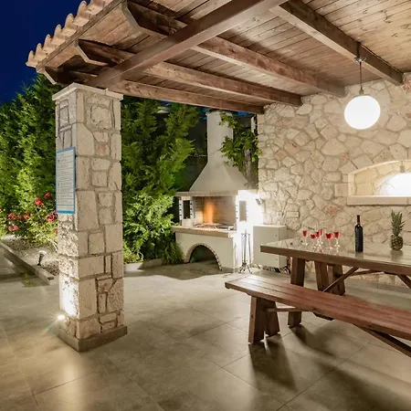 Luxury Vanato & Pool Вилла Koukounaria