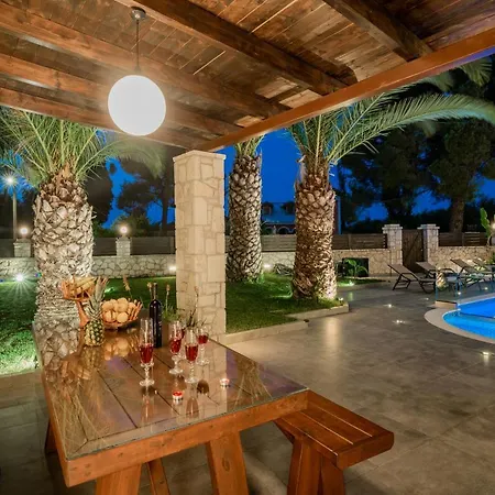 Luxury Vanato & Pool Вилла *