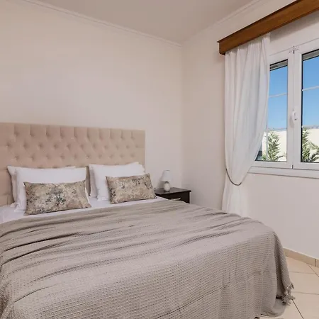 Luxury Vanato & Pool Villa